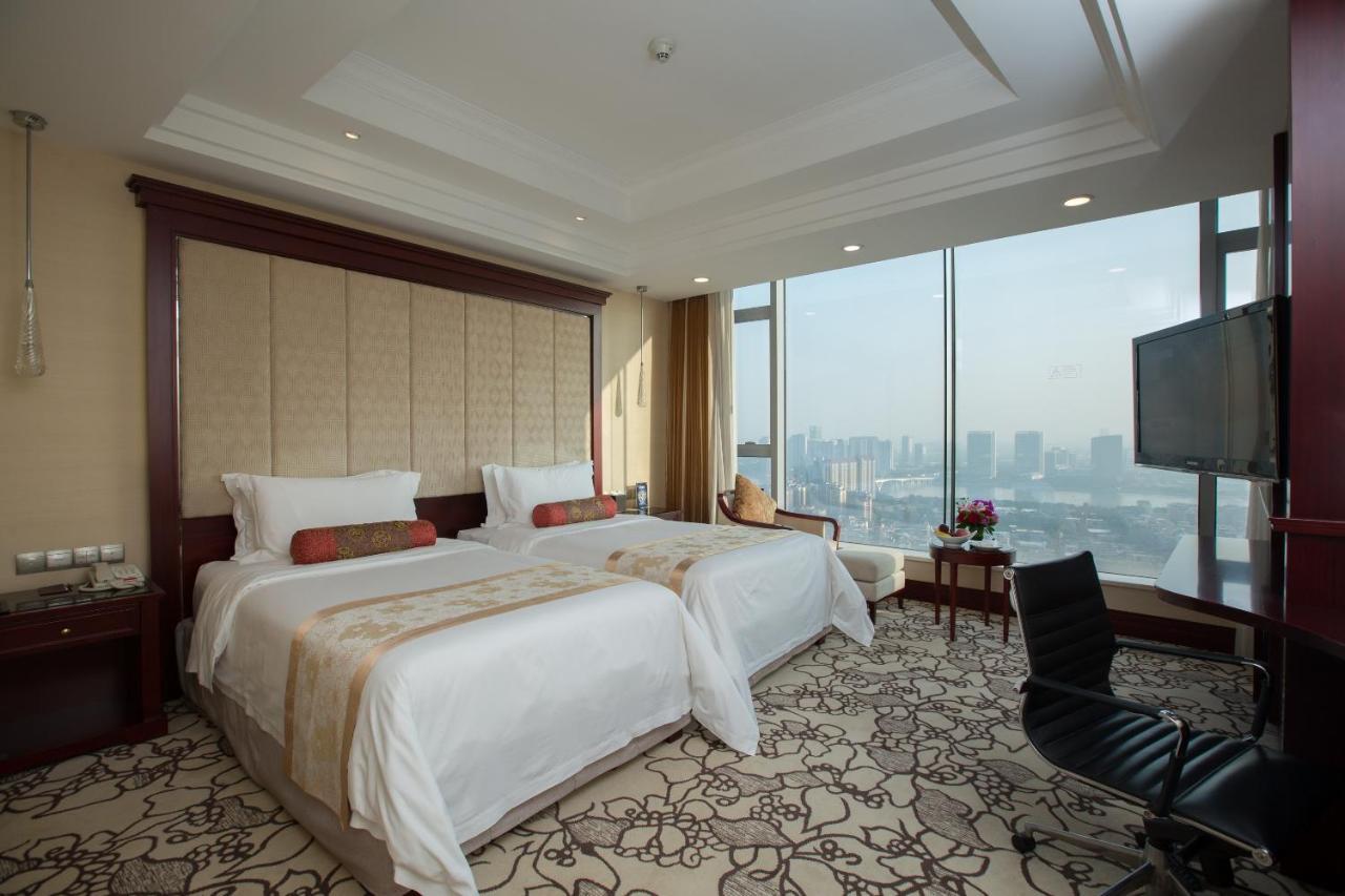 Soluxe Hotel Guangzhou - Registration Service And Free Shuttle Bus To Canton Fair Complex Экстерьер фото
